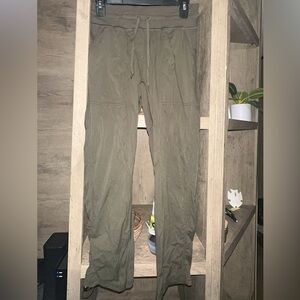Dance studio Lulu Lemon Joggers